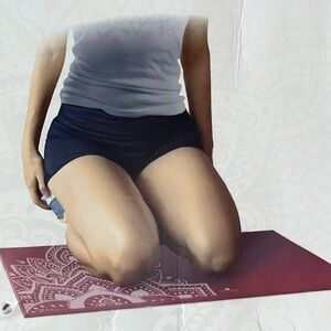 NWT APANA Yoga “Knee” Mat Great For protecting your knees